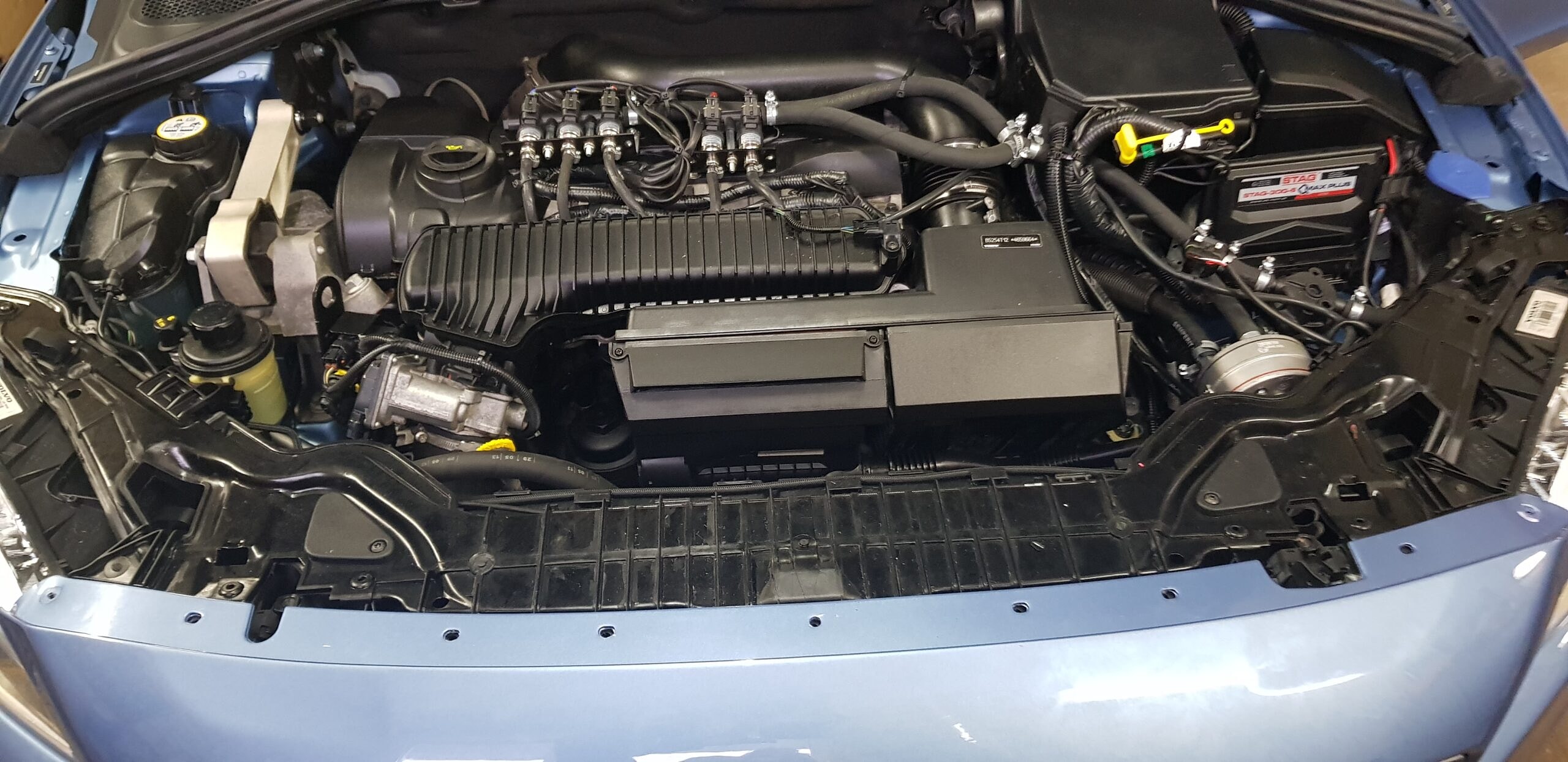Automobilis su įranga